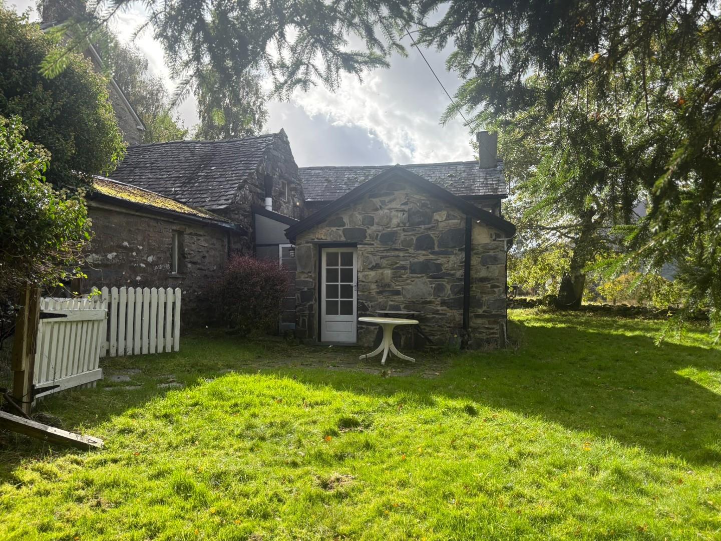 Ty Nesaf Rear Garden.JPEG